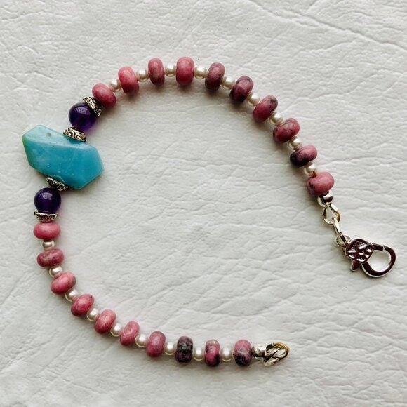 Women's dainty and delicate Rhodonite and Amazonite gemstone bracelet - Picture 12 of 12